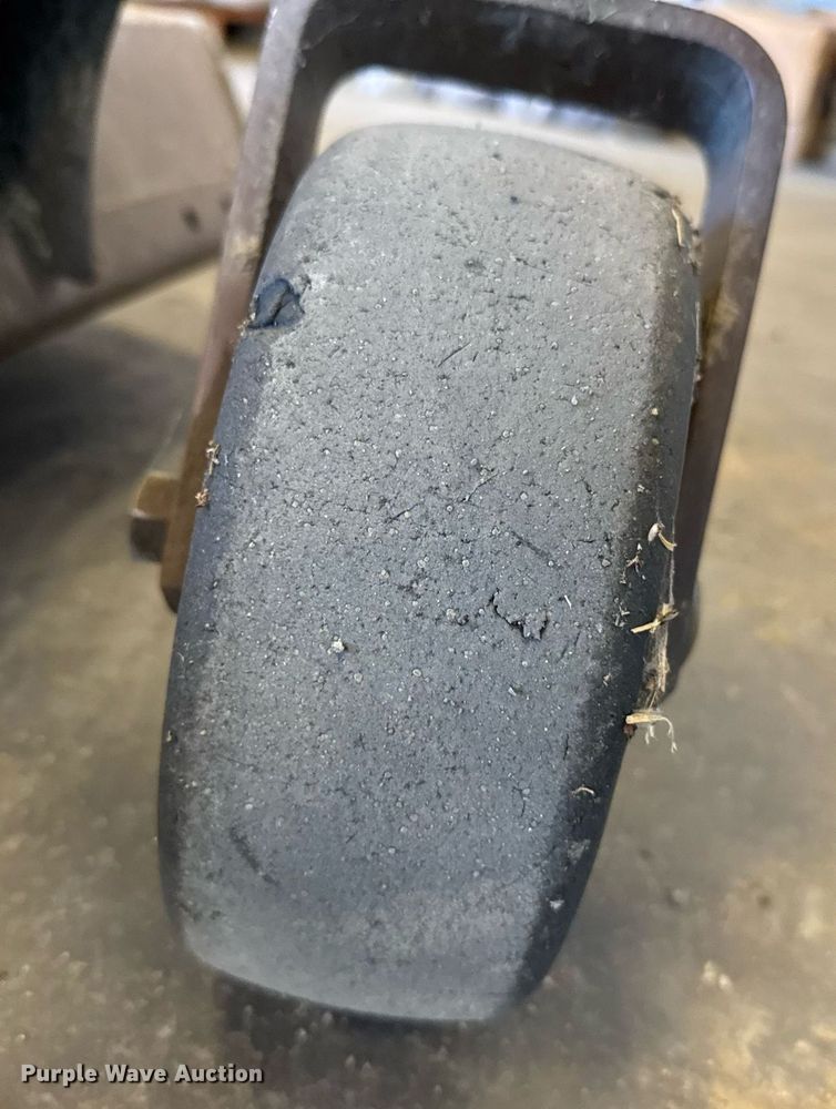 image for item NN9677 Grasshopper 620 ZTR lawn mower