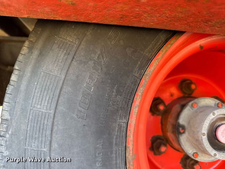 image for item NN9680 1994 Landoll tilt deck equipment trailer