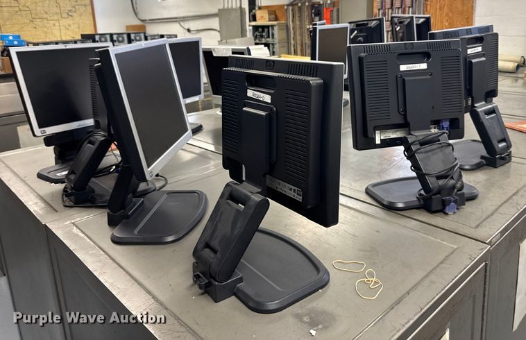 image for item NN9685 (13) HP monitors