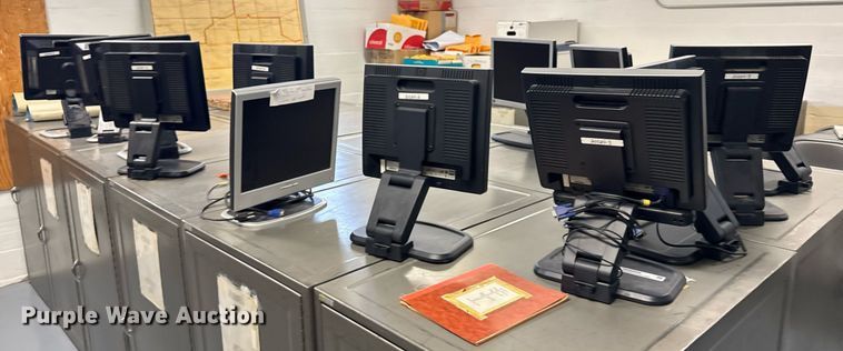 image for item NN9685 (13) HP monitors