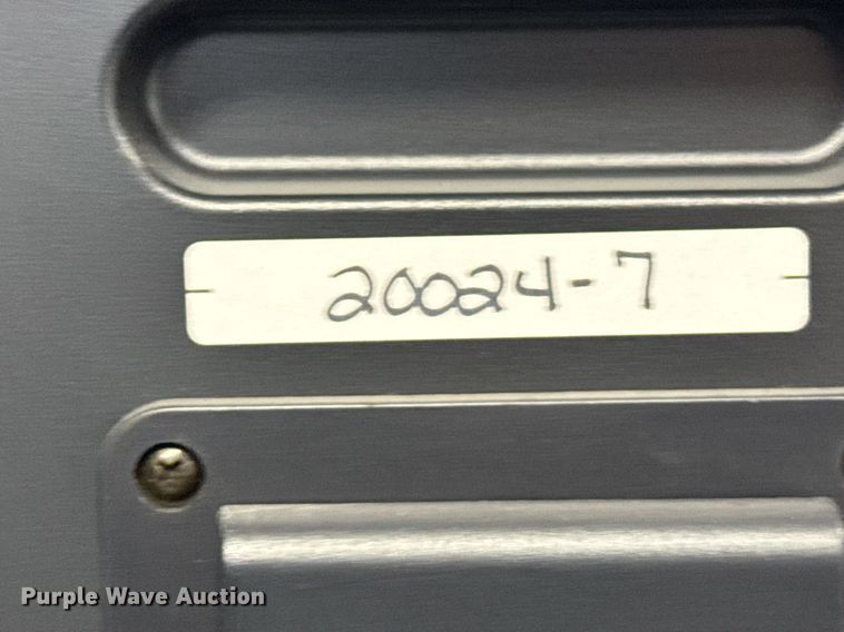 image for item NN9685 (13) HP monitors