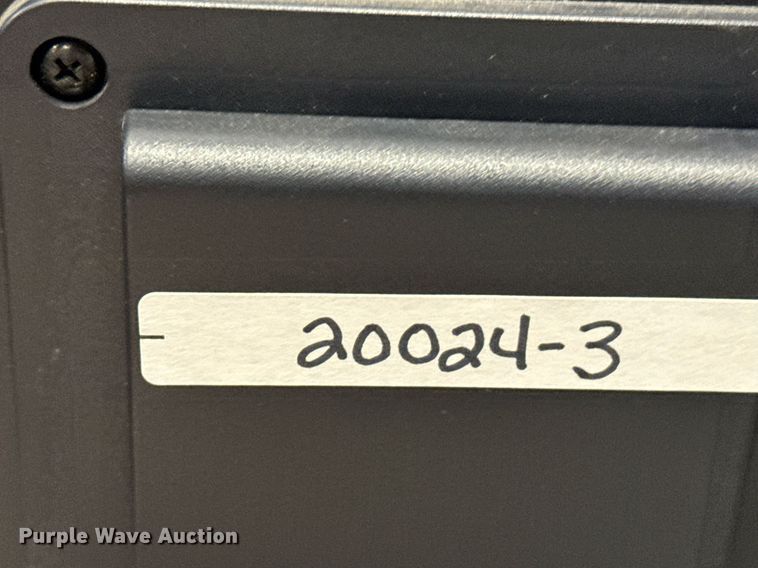 image for item NN9685 (13) HP monitors