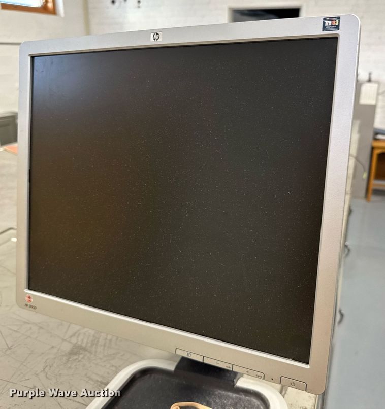 image for item NN9685 (13) HP monitors