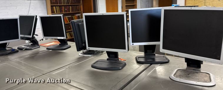 image for item NN9685 (13) HP monitors