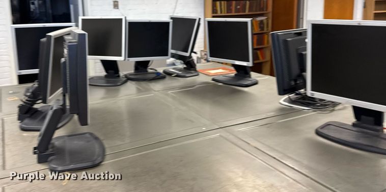 image for item NN9685 (13) HP monitors