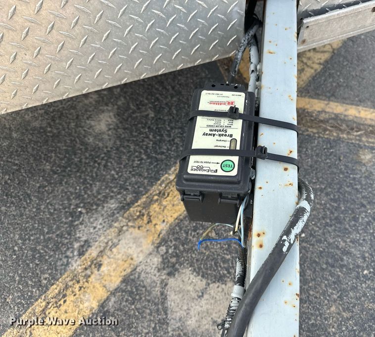 image for item DF8463 2004 Pace American enclosed cargo trailer