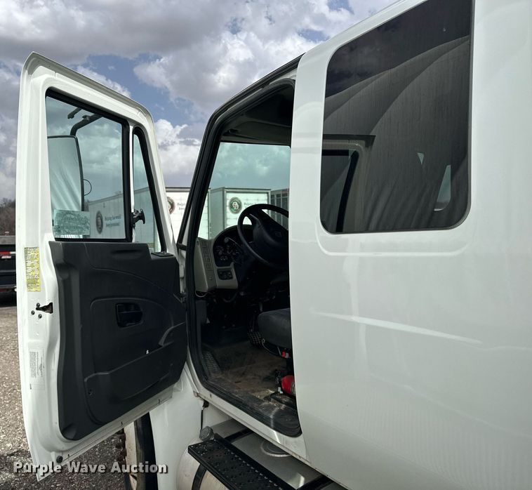 image for item DF8465 2012 International DuraStar 4300 box truck