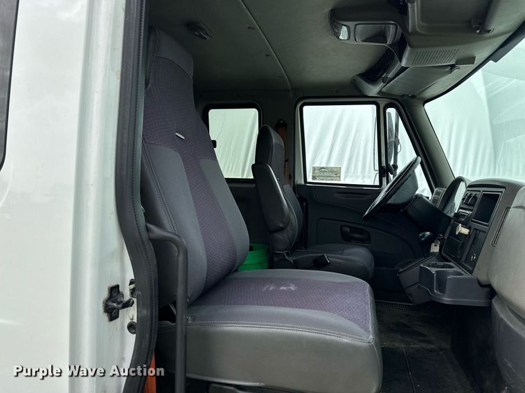 image for item DF8465 2012 International DuraStar 4300 box truck