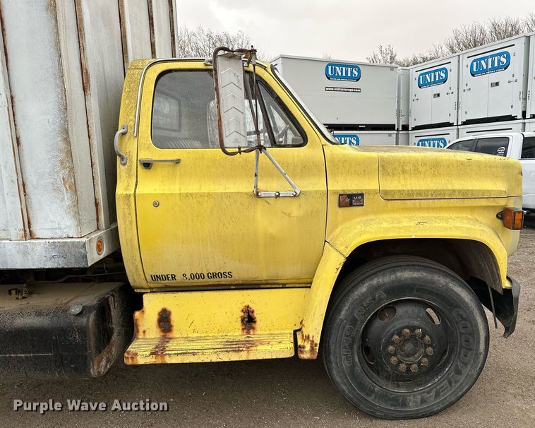 image for item DF8466 1982 GMC 7000 chipper truck