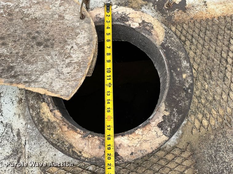 image for item DF8466 1982 GMC 7000 chipper truck