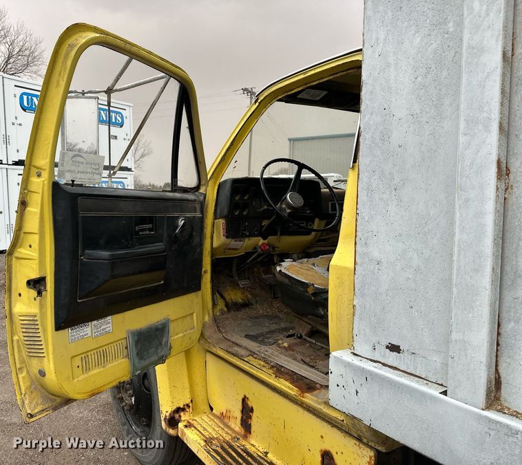 image for item DF8466 1982 GMC 7000 chipper truck