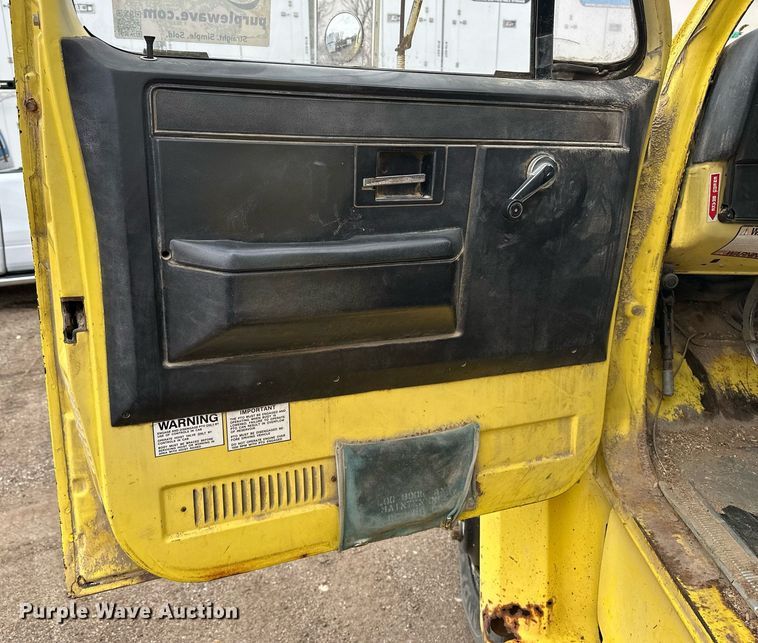 image for item DF8466 1982 GMC 7000 chipper truck