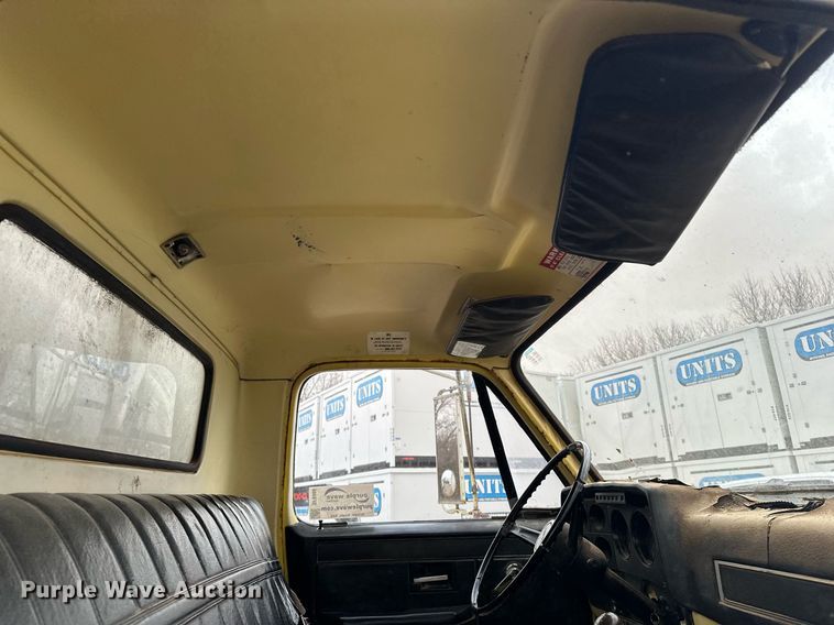 image for item DF8466 1982 GMC 7000 chipper truck