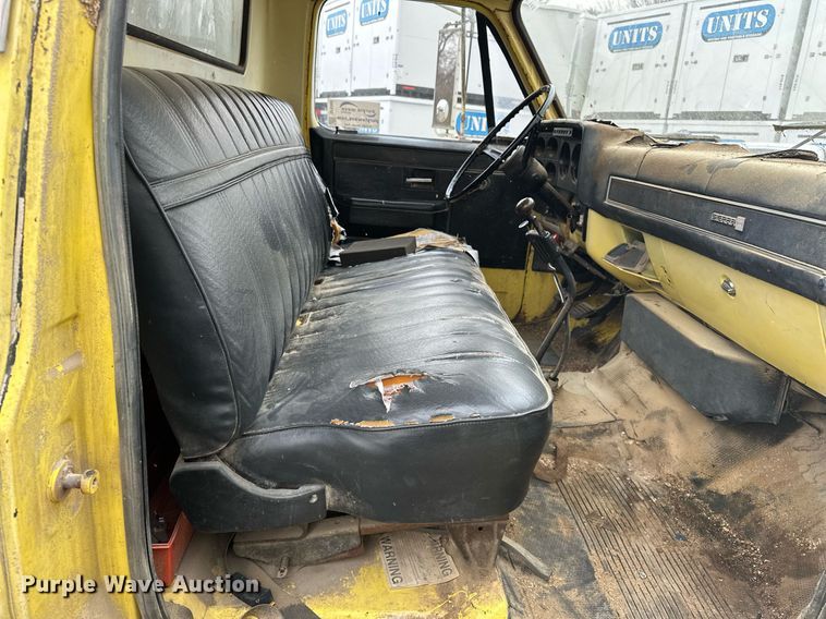 image for item DF8466 1982 GMC 7000 chipper truck