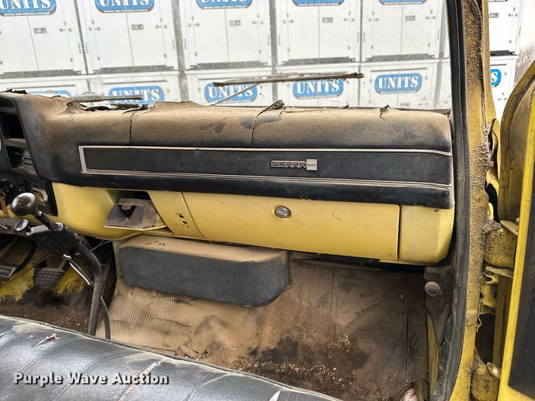 image for item DF8466 1982 GMC 7000 chipper truck