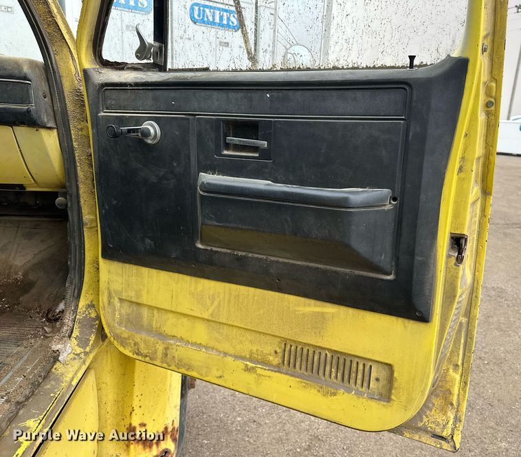 image for item DF8466 1982 GMC 7000 chipper truck