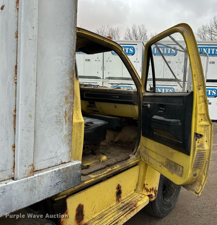 image for item DF8466 1982 GMC 7000 chipper truck