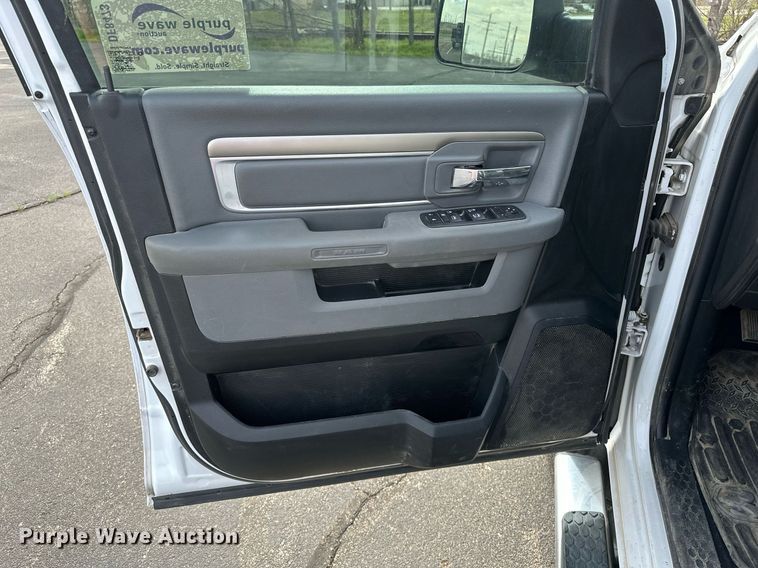 image for item DF8473 2018 Dodge Ram 1500 Crew Cab pickup truck