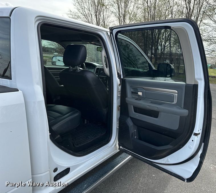 image for item DF8473 2018 Dodge Ram 1500 Crew Cab pickup truck