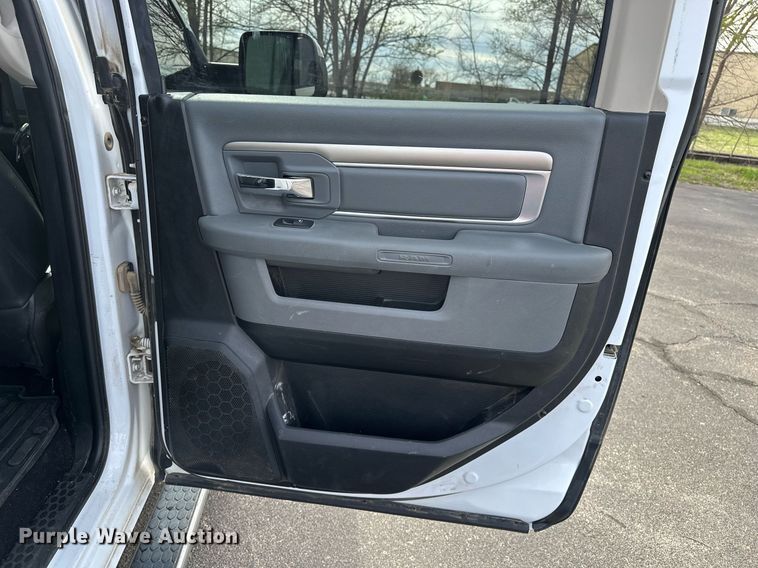 image for item DF8473 2018 Dodge Ram 1500 Crew Cab pickup truck