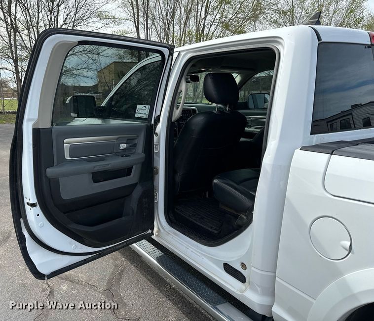 image for item DF8473 2018 Dodge Ram 1500 Crew Cab pickup truck