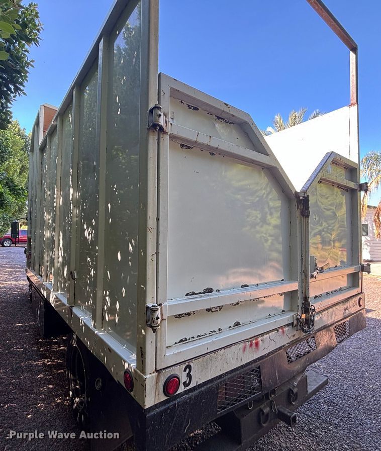 image for item DH8647 2016 Isuzu NRR chipper truck