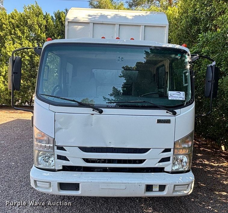 image for item DH8647 2016 Isuzu NRR chipper truck