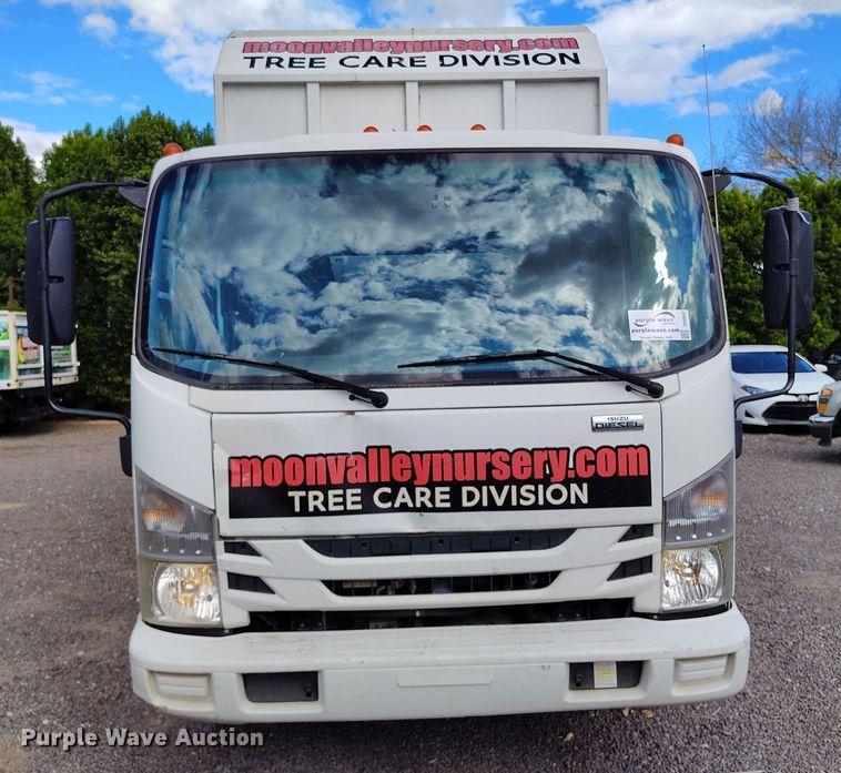 image for item DH8647 2016 Isuzu NRR chipper truck
