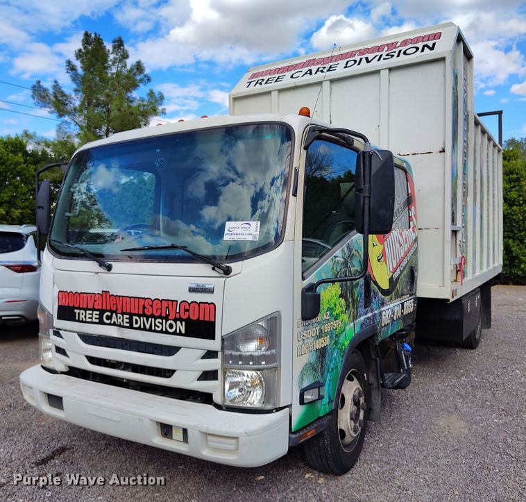 image for item DH8647 2016 Isuzu NRR chipper truck