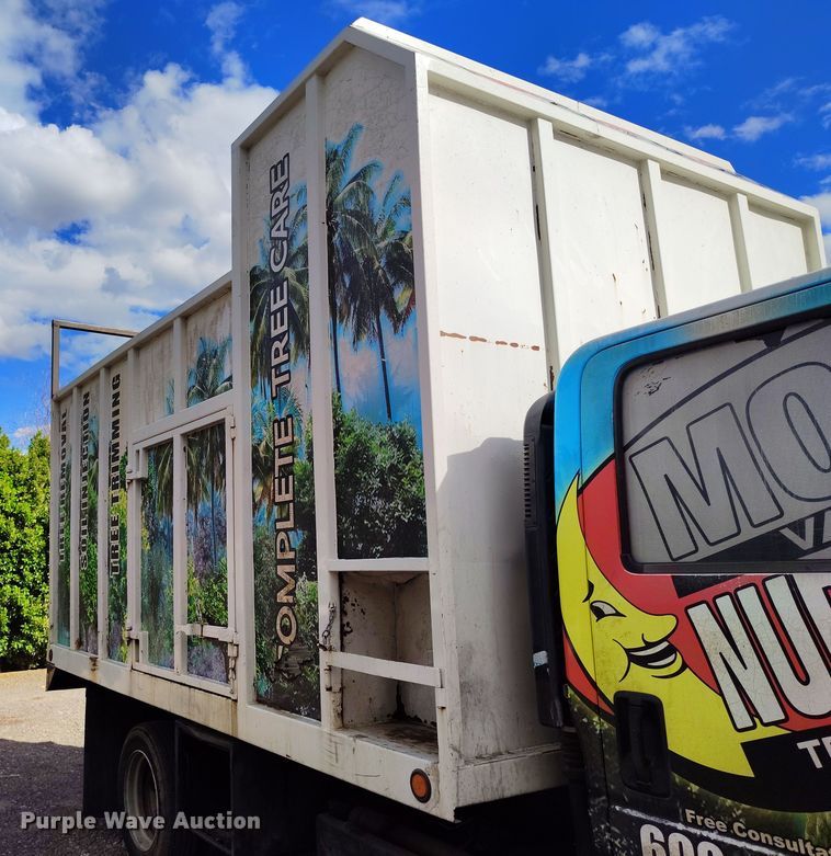 image for item DH8647 2016 Isuzu NRR chipper truck