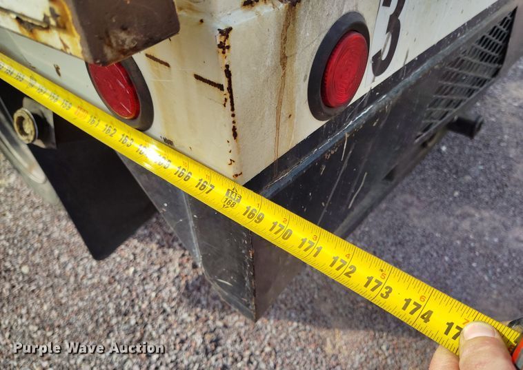 image for item DH8647 2016 Isuzu NRR chipper truck