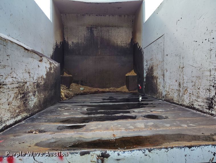 image for item DH8647 2016 Isuzu NRR chipper truck