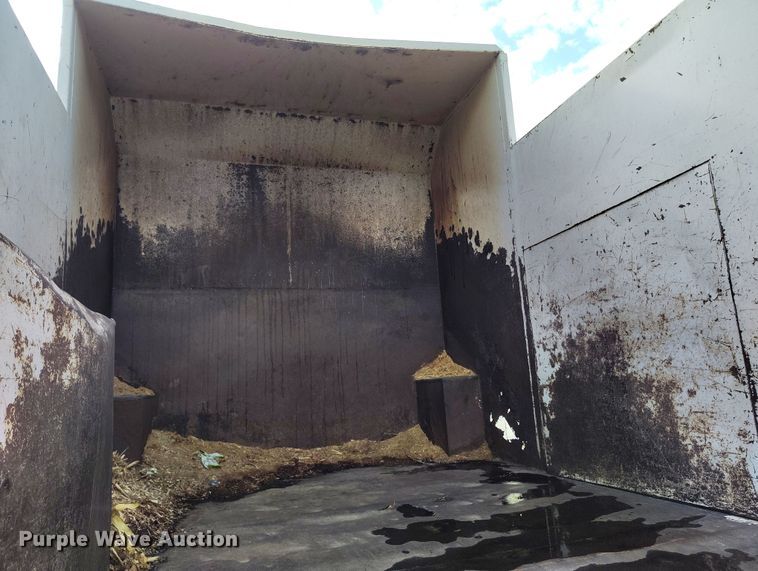 image for item DH8647 2016 Isuzu NRR chipper truck