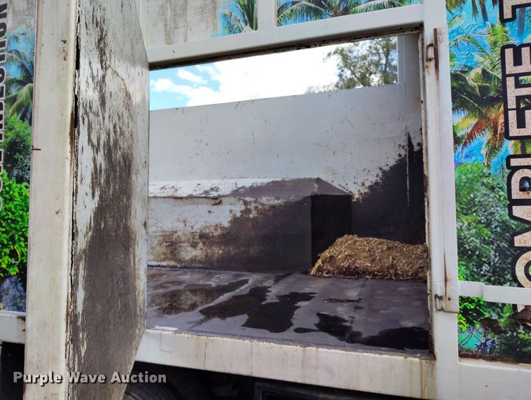 image for item DH8647 2016 Isuzu NRR chipper truck