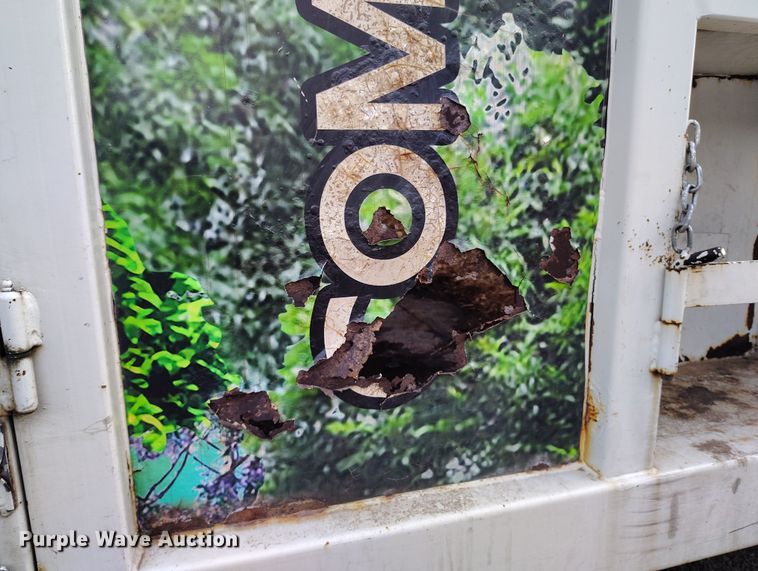 image for item DH8647 2016 Isuzu NRR chipper truck