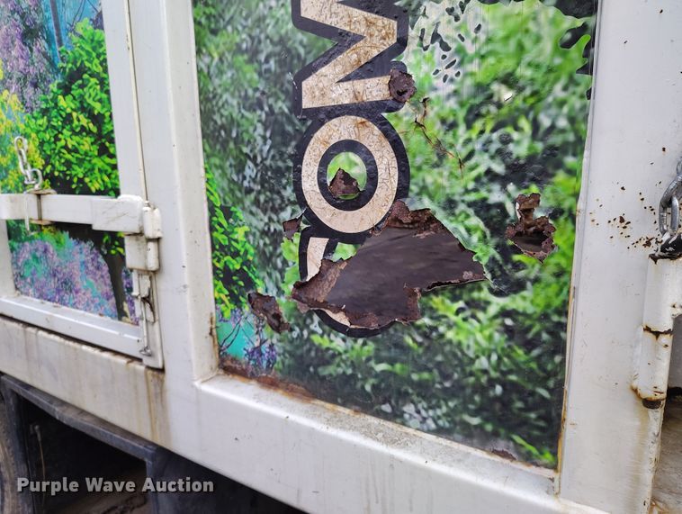 image for item DH8647 2016 Isuzu NRR chipper truck