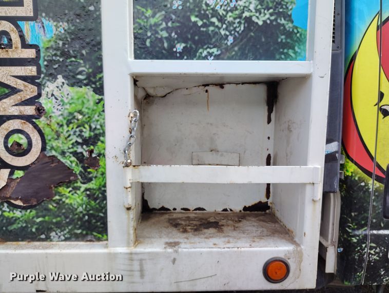 image for item DH8647 2016 Isuzu NRR chipper truck