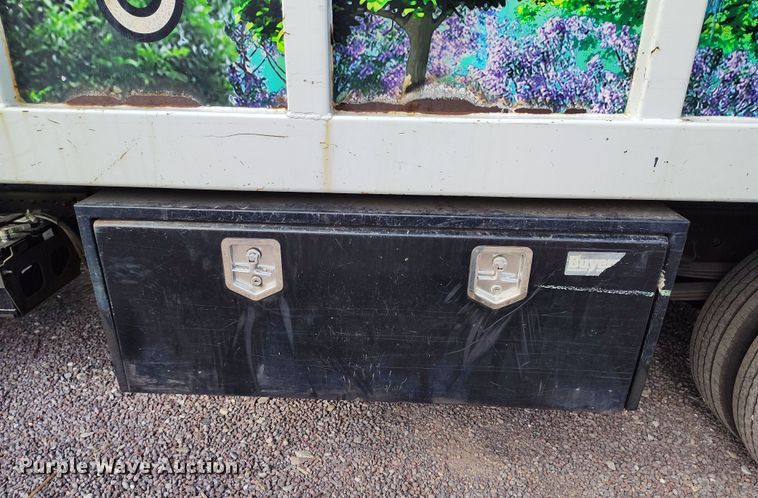 image for item DH8647 2016 Isuzu NRR chipper truck