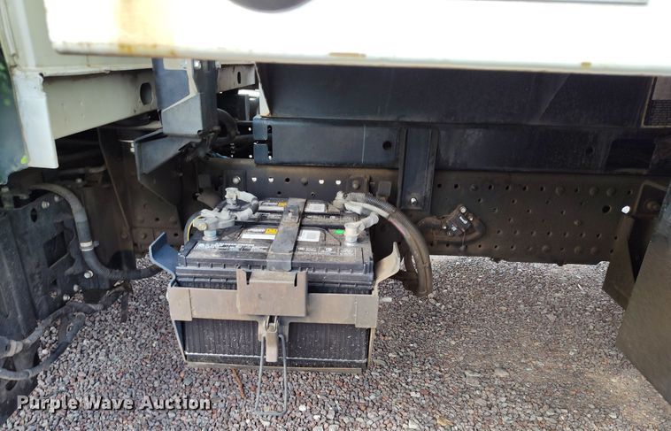 image for item DH8647 2016 Isuzu NRR chipper truck