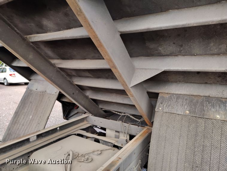 image for item DH8647 2016 Isuzu NRR chipper truck