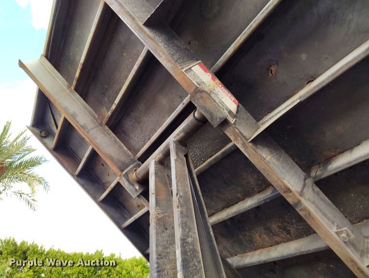 image for item DH8647 2016 Isuzu NRR chipper truck