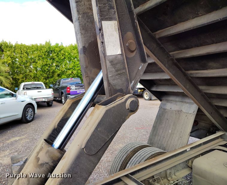 image for item DH8647 2016 Isuzu NRR chipper truck