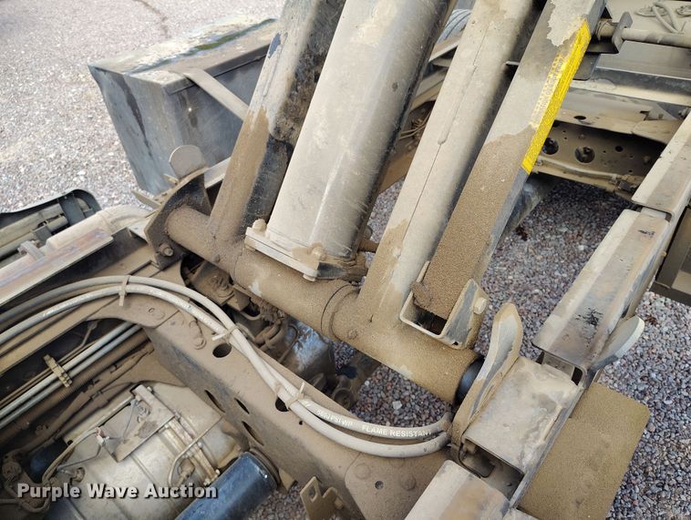 image for item DH8647 2016 Isuzu NRR chipper truck