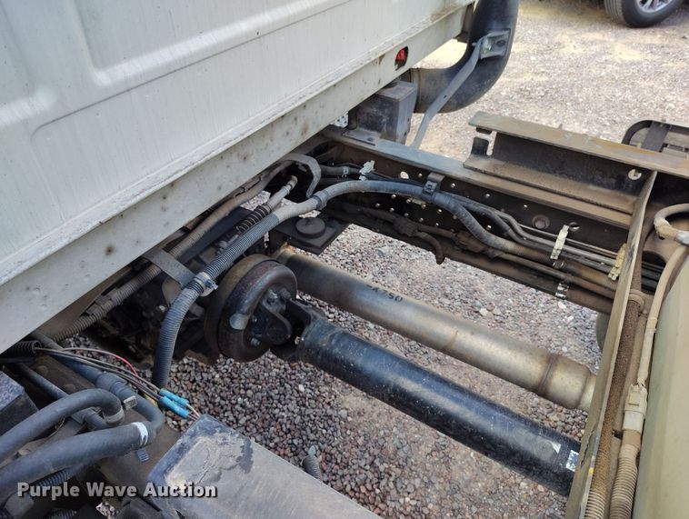 image for item DH8647 2016 Isuzu NRR chipper truck