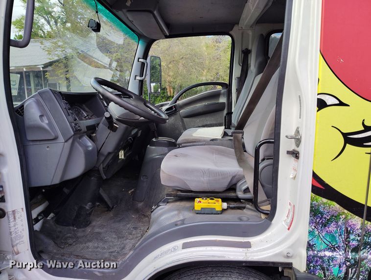 image for item DH8647 2016 Isuzu NRR chipper truck