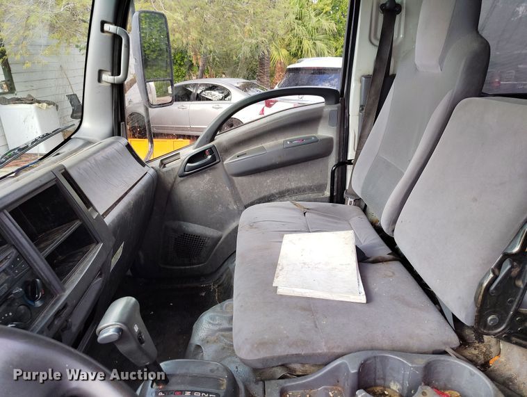 image for item DH8647 2016 Isuzu NRR chipper truck