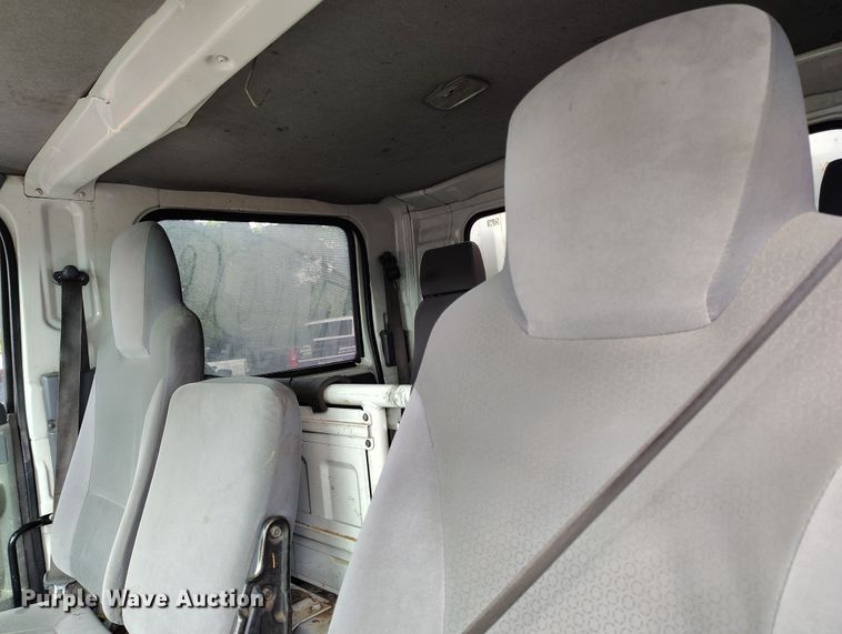 image for item DH8647 2016 Isuzu NRR chipper truck