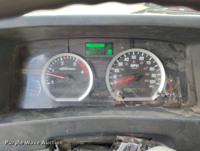 image for item DH8647 2016 Isuzu NRR chipper truck