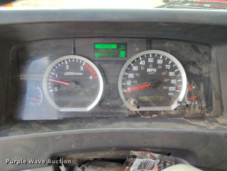 image for item DH8647 2016 Isuzu NRR chipper truck