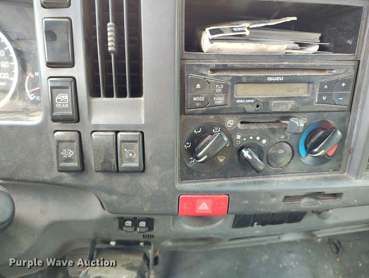 image for item DH8647 2016 Isuzu NRR chipper truck